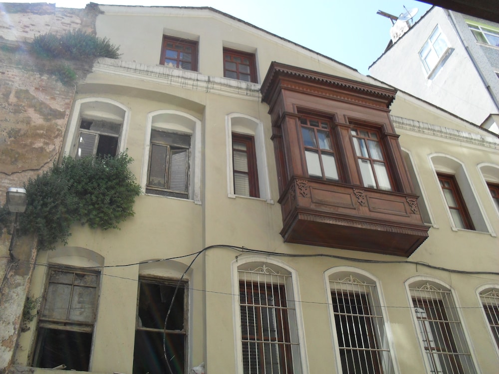 The Pashas House 1/44