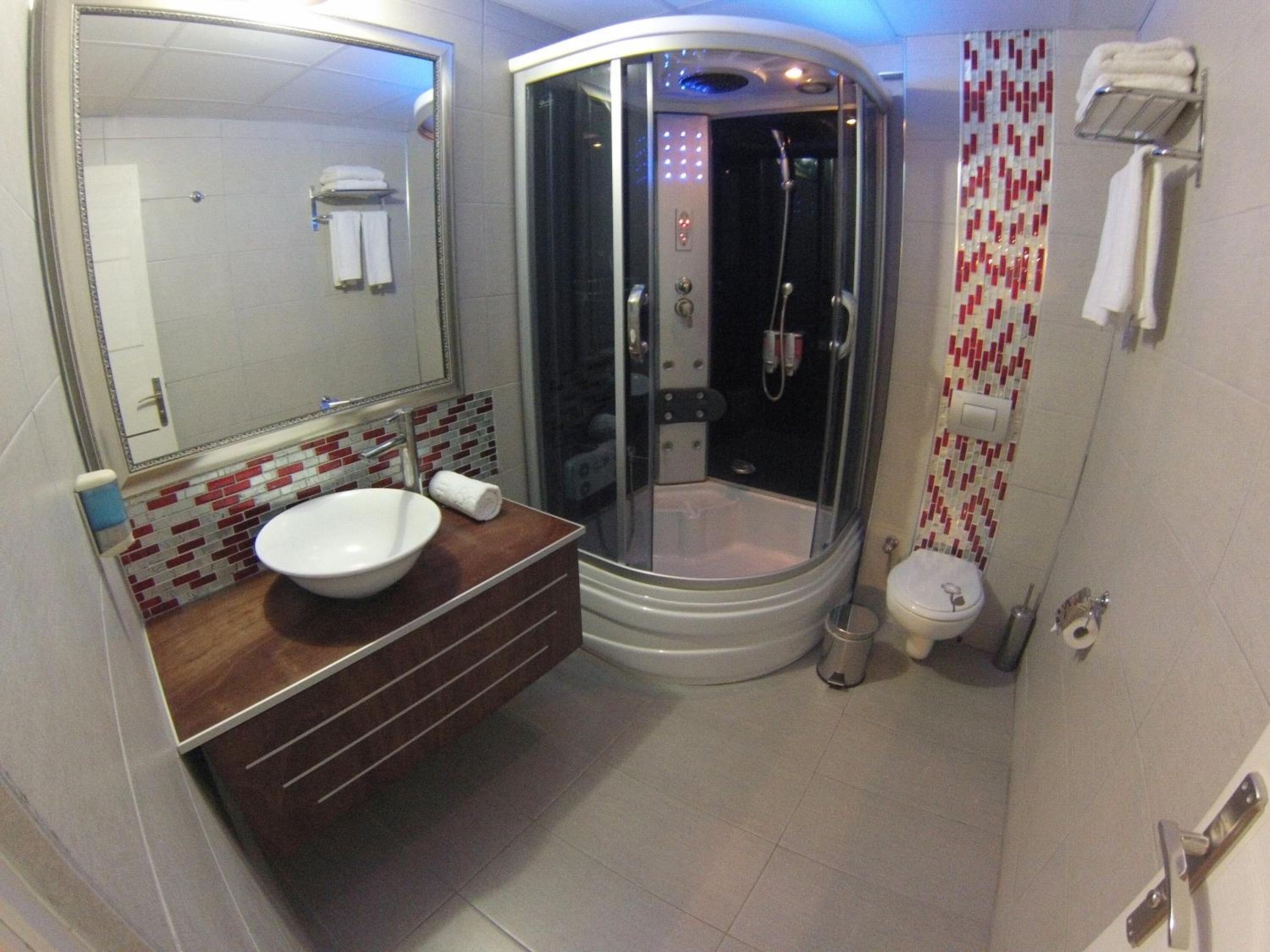 Efsane Hotel 47/48