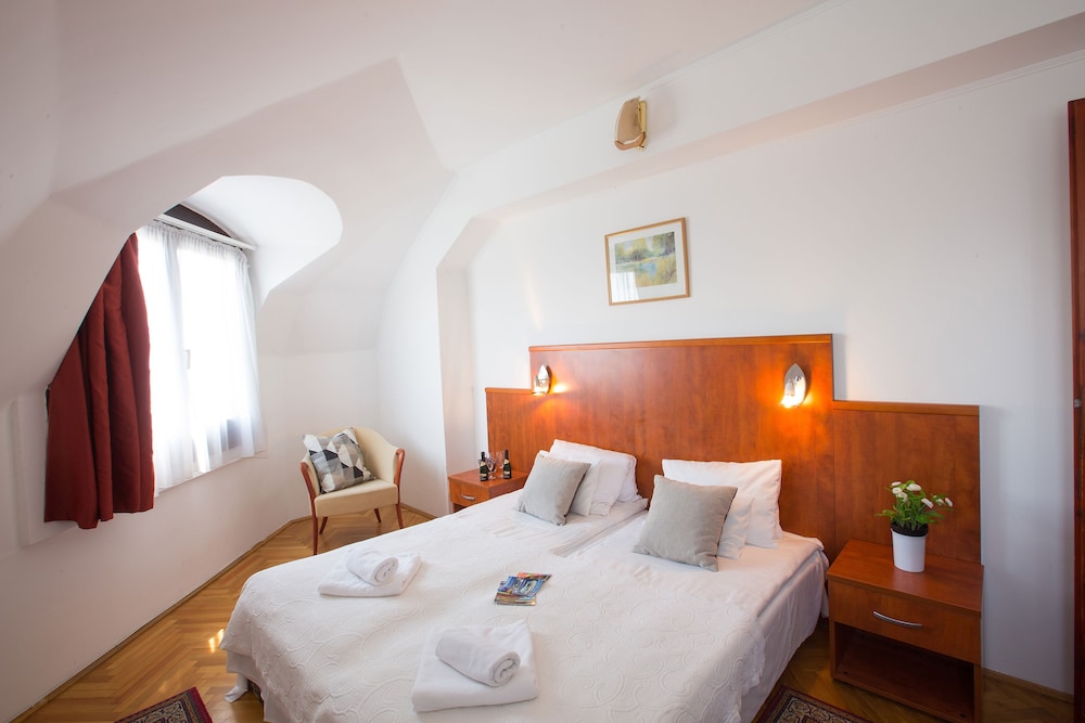 Helios Hotel Pension 16/73