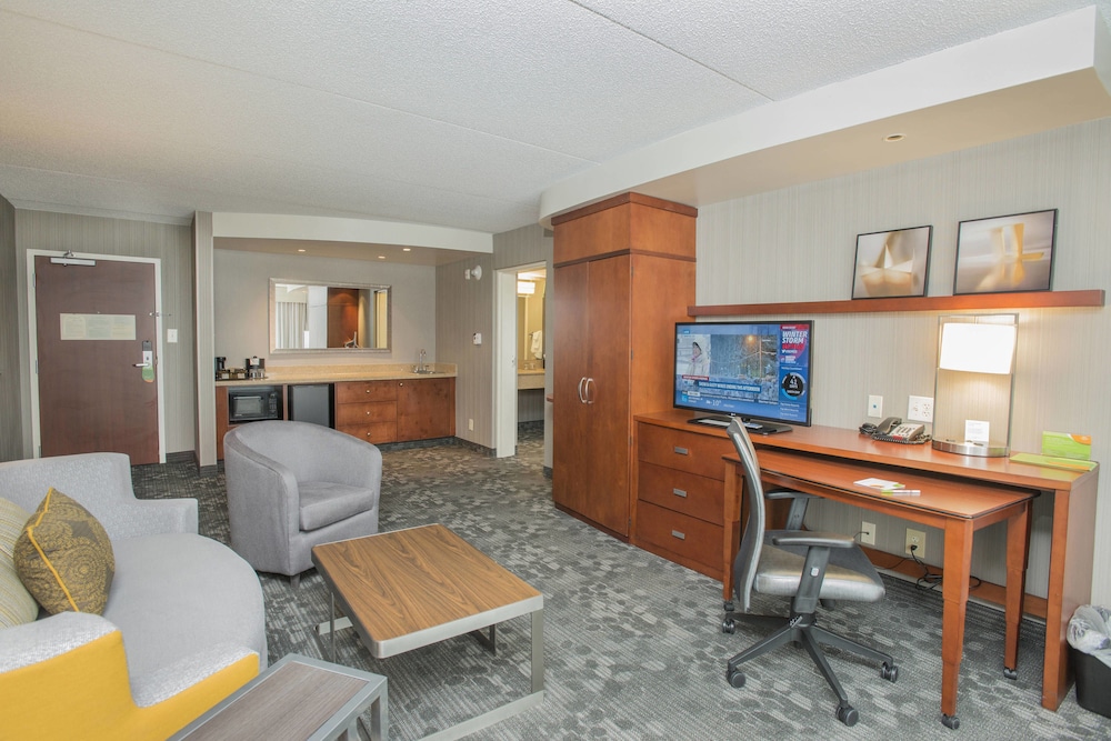 Courtyard By Marriott Cincinnati North At Union Centre 35/50