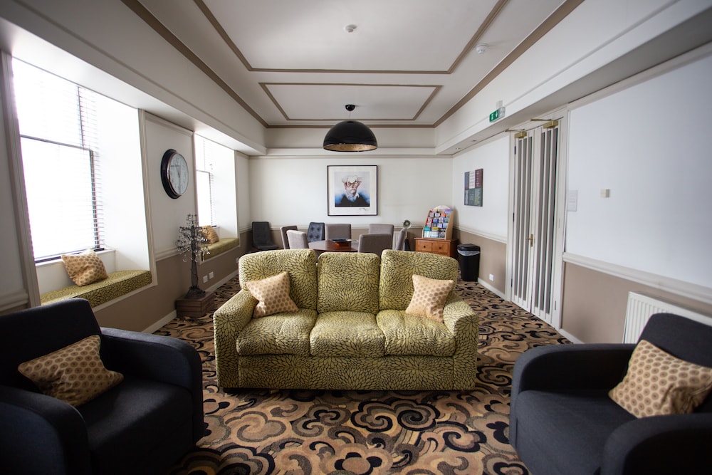Mannings Hotel 44/54