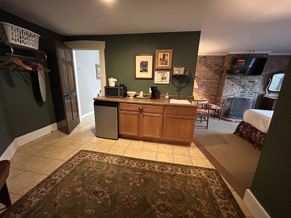 William Watson Hotel 6/49