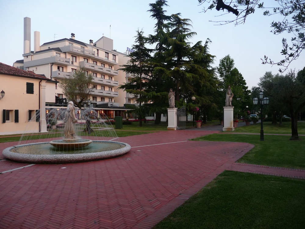 Villa Fiorita Hotel 43/50
