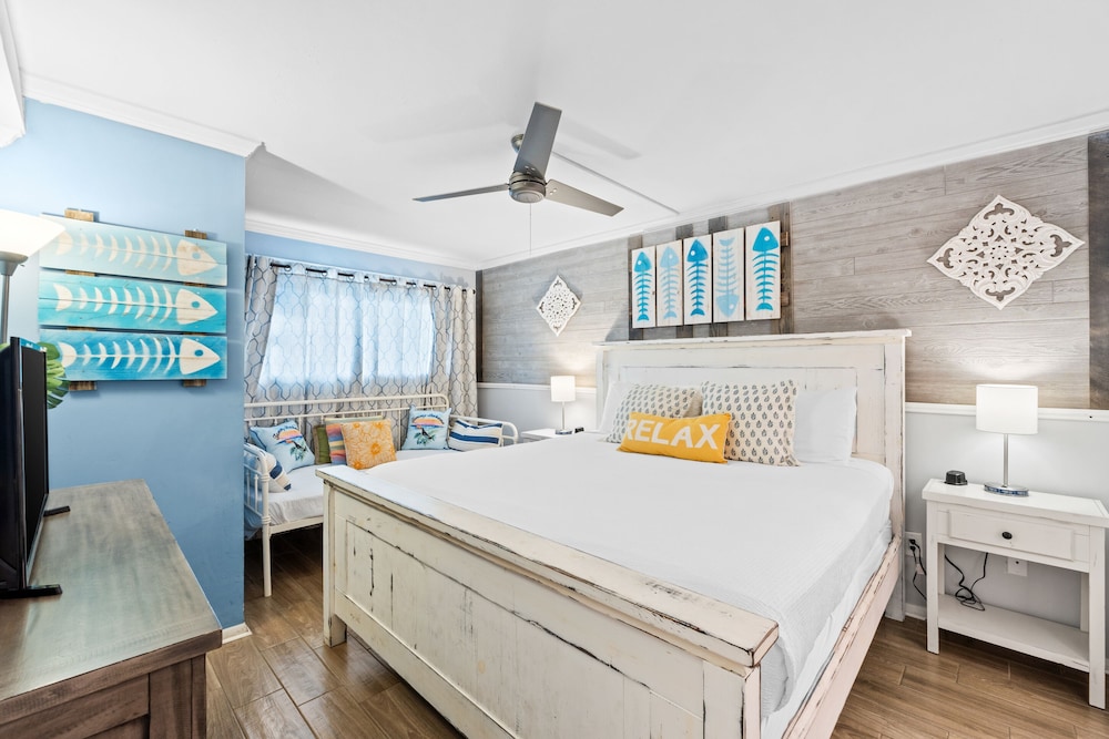1 BEDROOM, CONDO, SEA VIEW