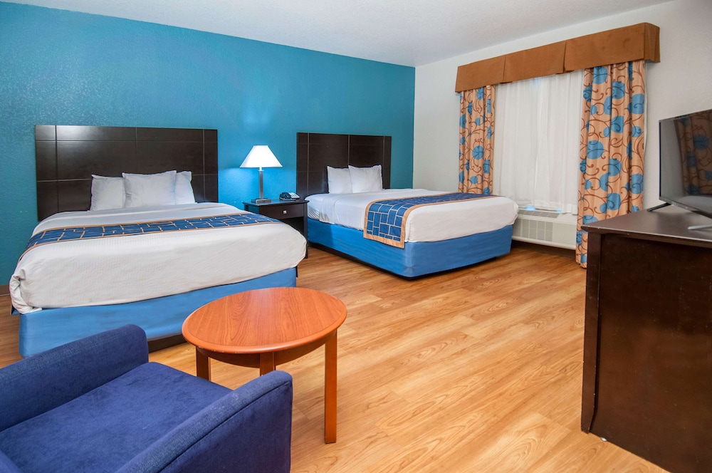 Days Inn & Suites by Wyndham San Antonio near Frost Bank Ctr 16/42