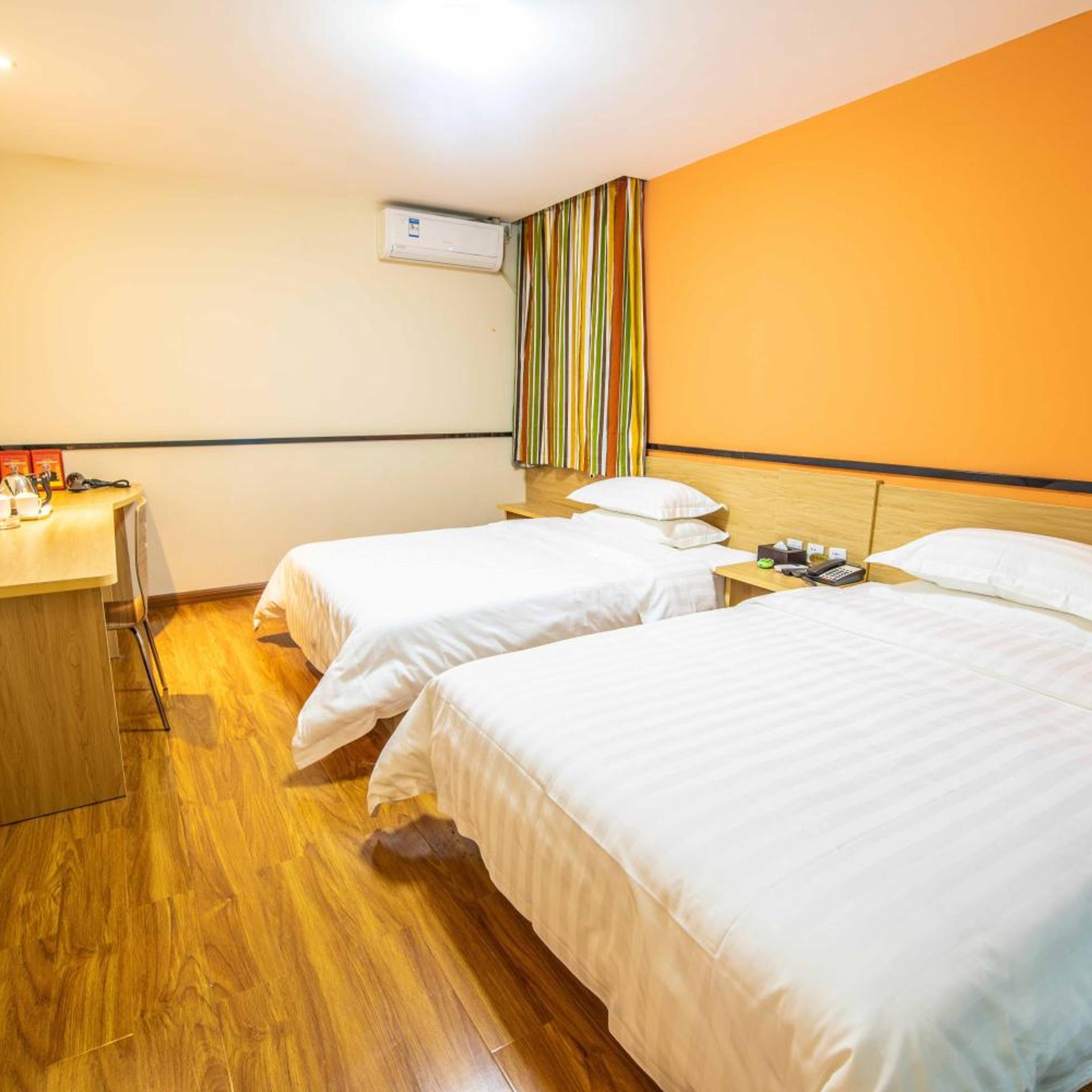 Orange Fashion Apartment (Guangzhou Xiajiao Metro Station) 7/25
