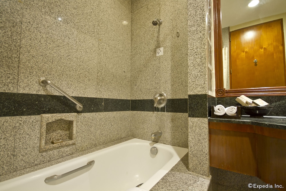 Ambassador, Twin Beds، Waterfront Cebu City Hotel and Casino 8/10