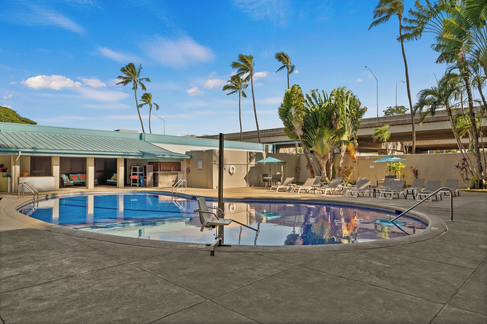 Airport Honolulu Hotel, Trademark Collection by Wyndham 60/63