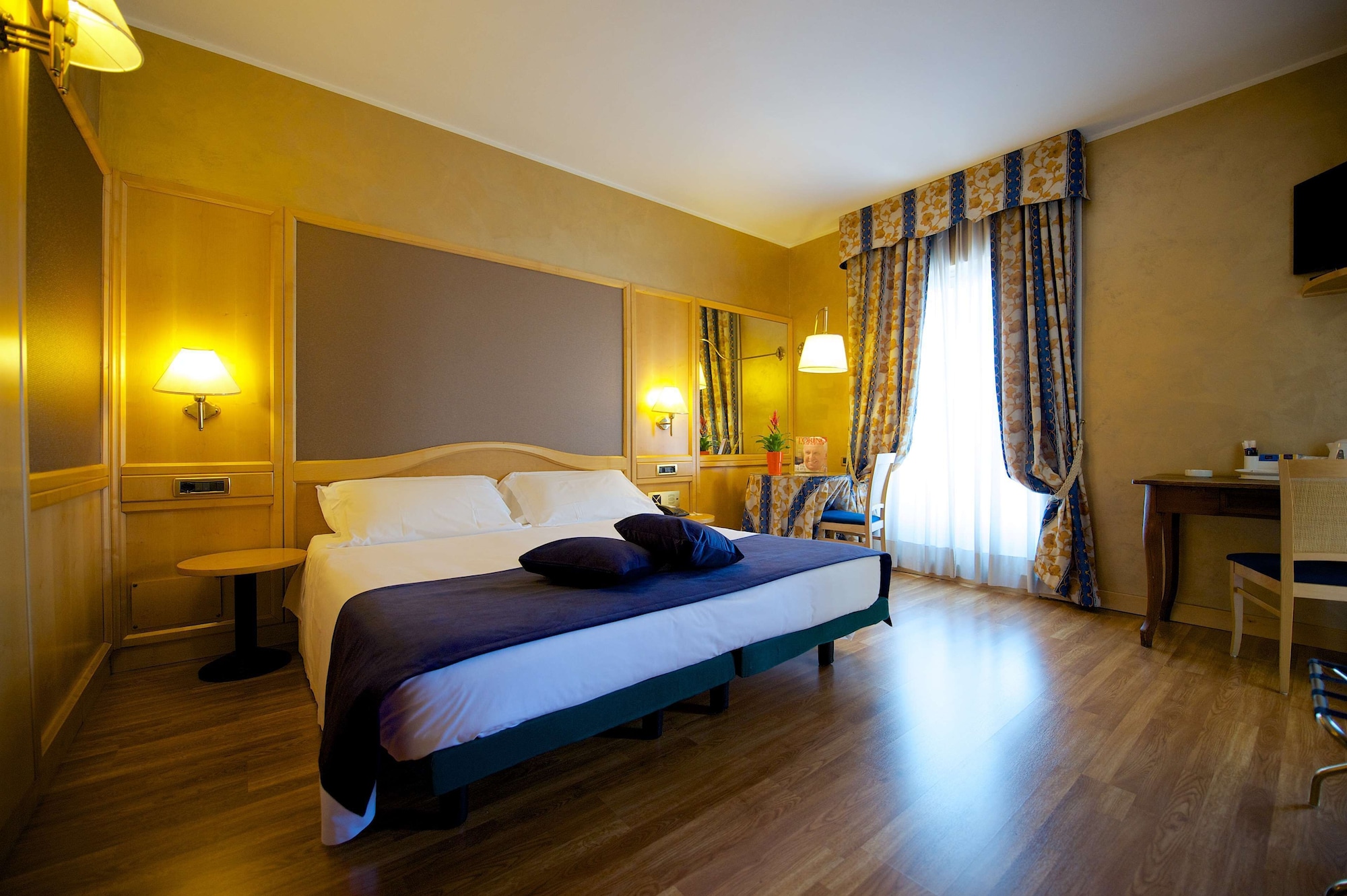 غرفة سوبيريور بسرير كوين، Best Western Hotel Luxor 9/10