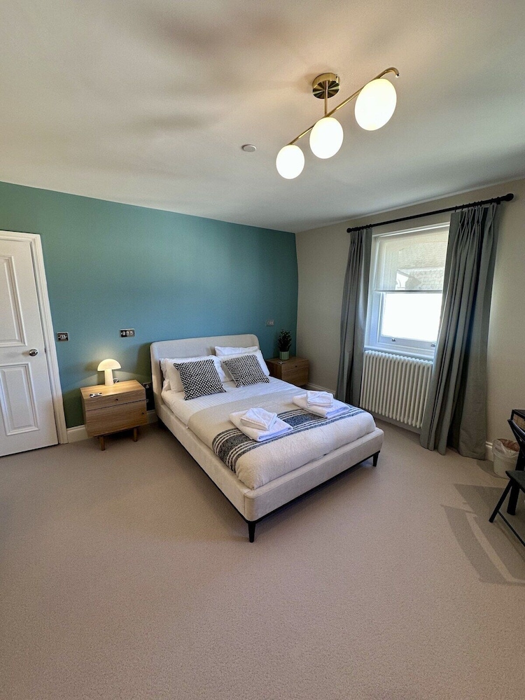 1 Elliot Terrace 18/50