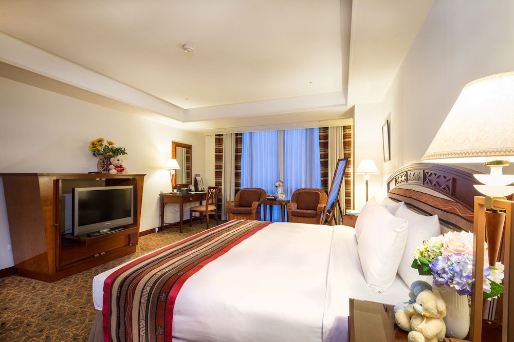 DELUXE, SUITE, KING BED