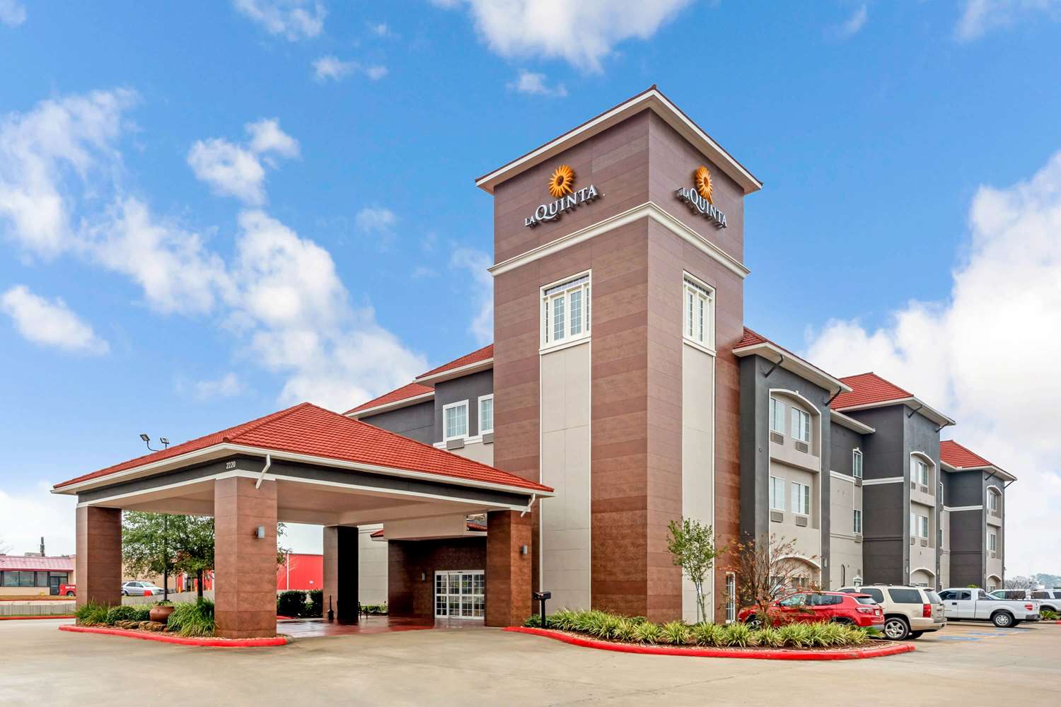 La Quinta Inn & Suites by Wyndham Orange 51/56