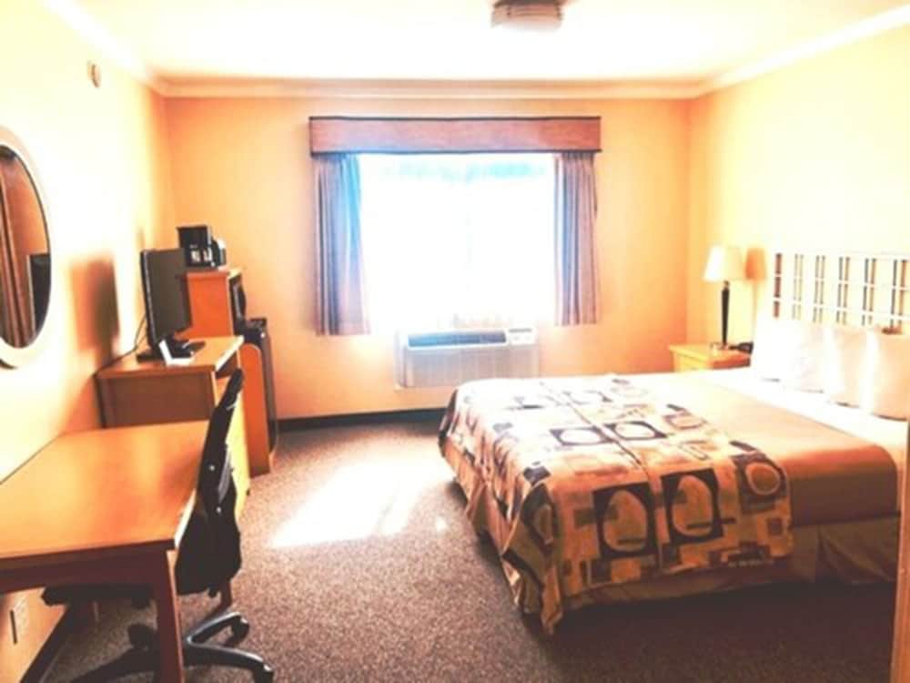 Inn on Broadway(EX. Broadway Manor Inn) 25/37