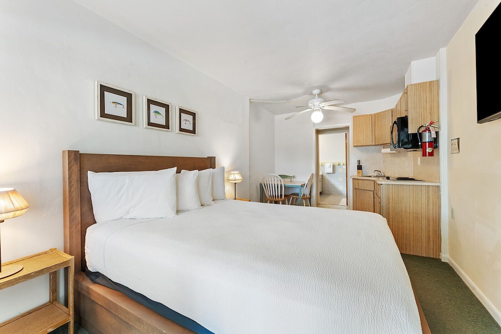 Studio, Queen Bed, Kitchenette