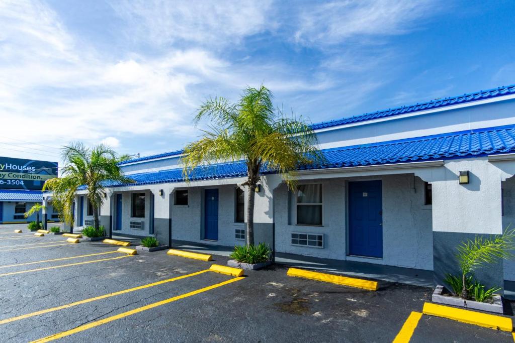 Howard Johnson by Wyndham Sebring 7/11