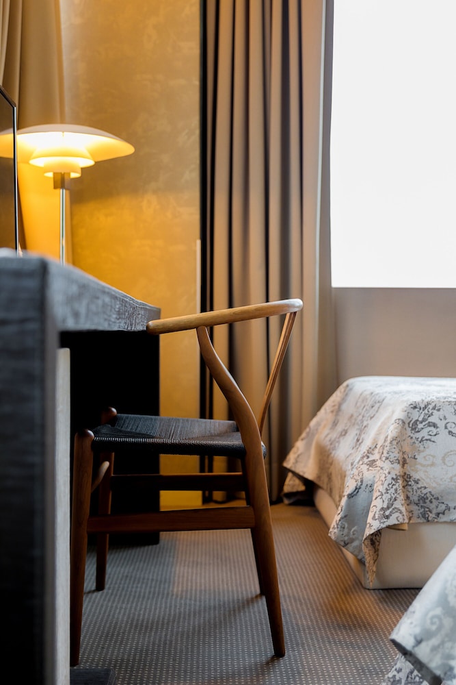 La Boheme Hotel 28/81