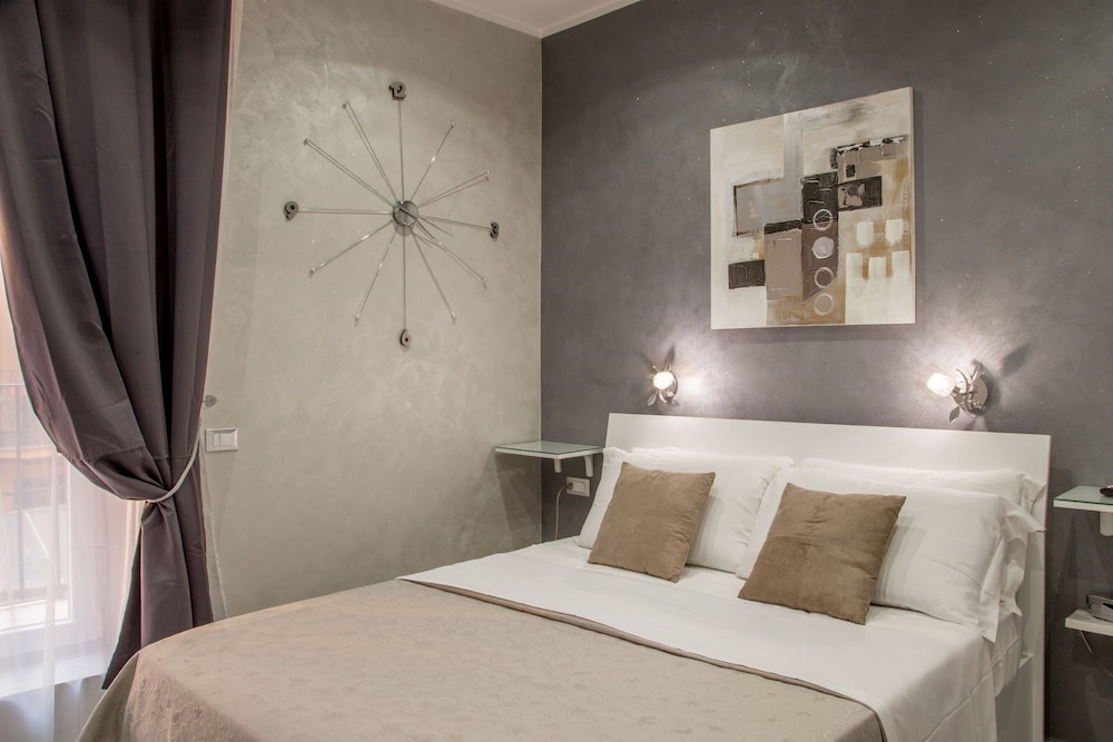 1 BEDROOM, DELUXE, TRIPLE
