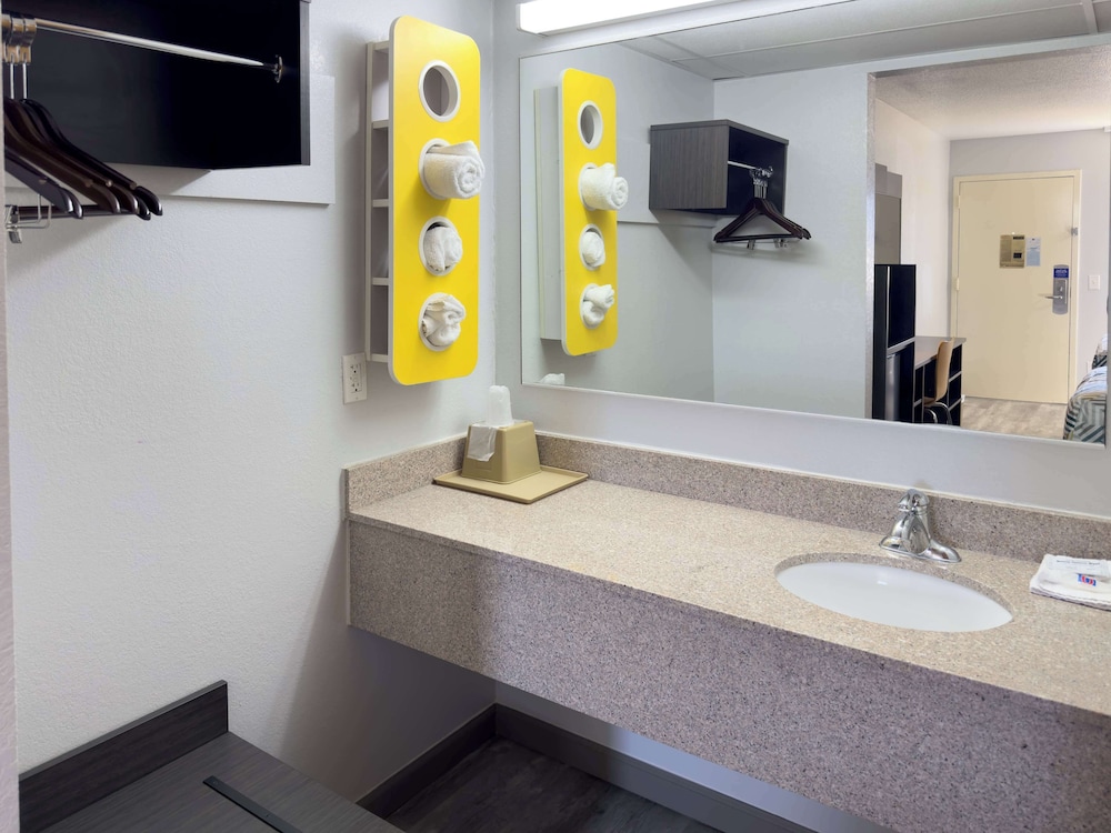 Motel6 Dyersburg, TN 47/50