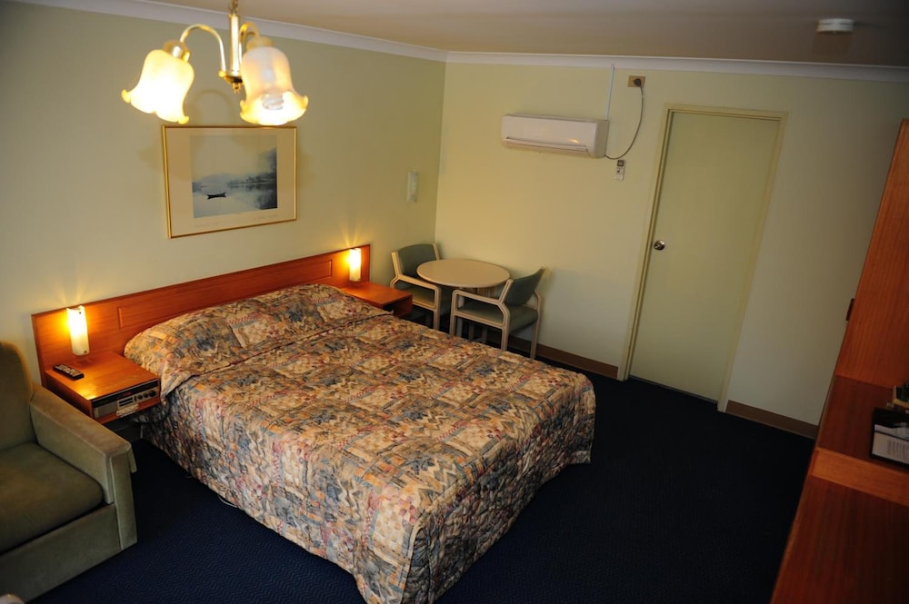 MILDURA PLAZA MOTOR INN 10/27