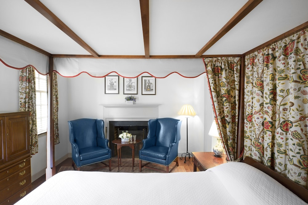 The Colonial Houses - A Colonial Williamsburg Hotel 23/66