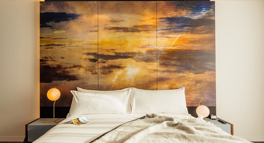MACQ 01 HOTEL 37/69