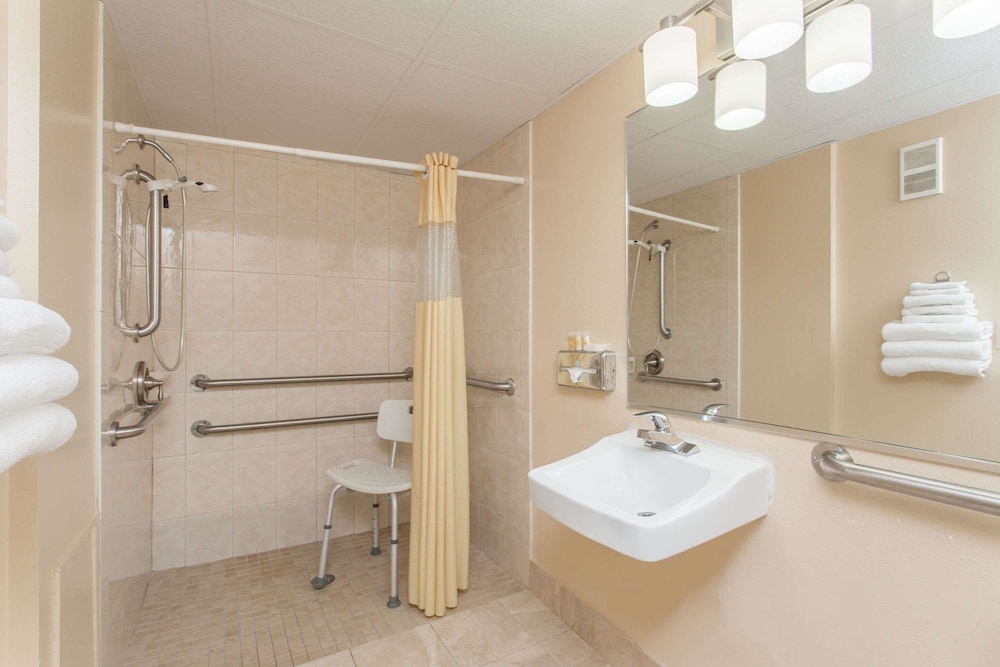 Days Inn by Wyndham Bradenton I-75 15/31