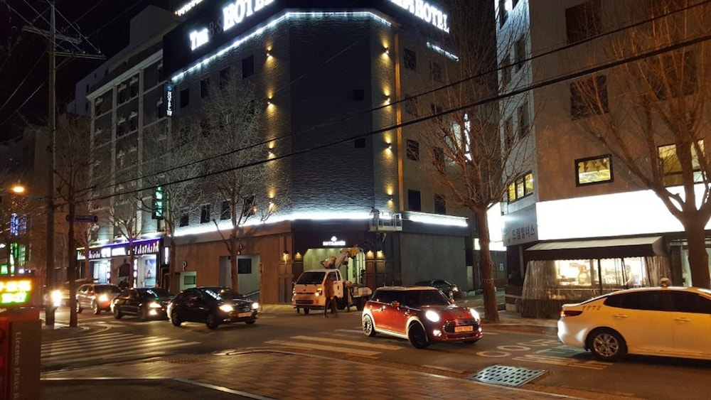 The BS Hotel 29/35