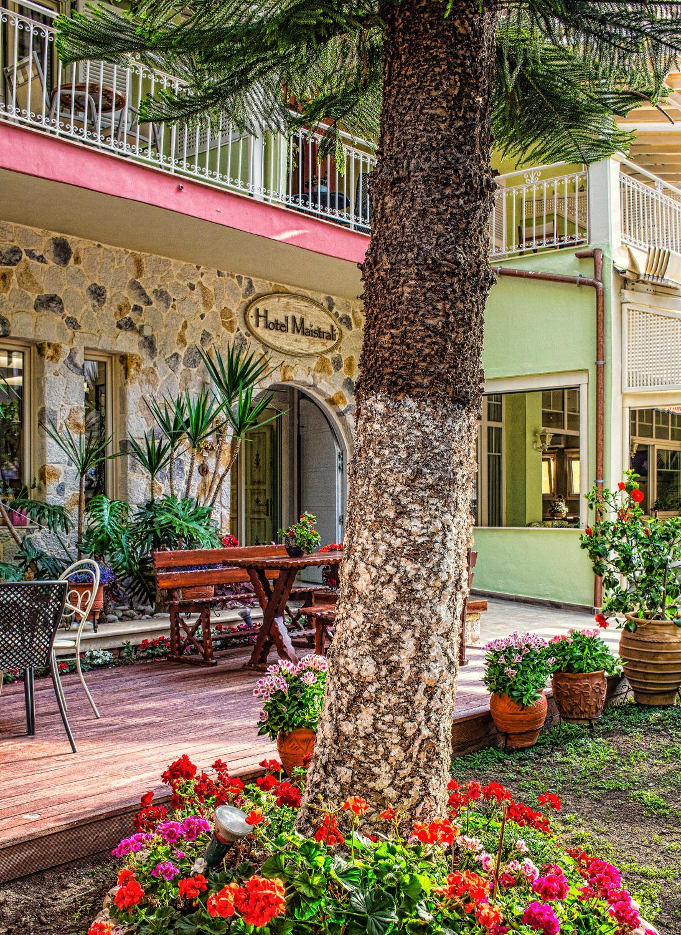 Maistrali Hotel 50/52