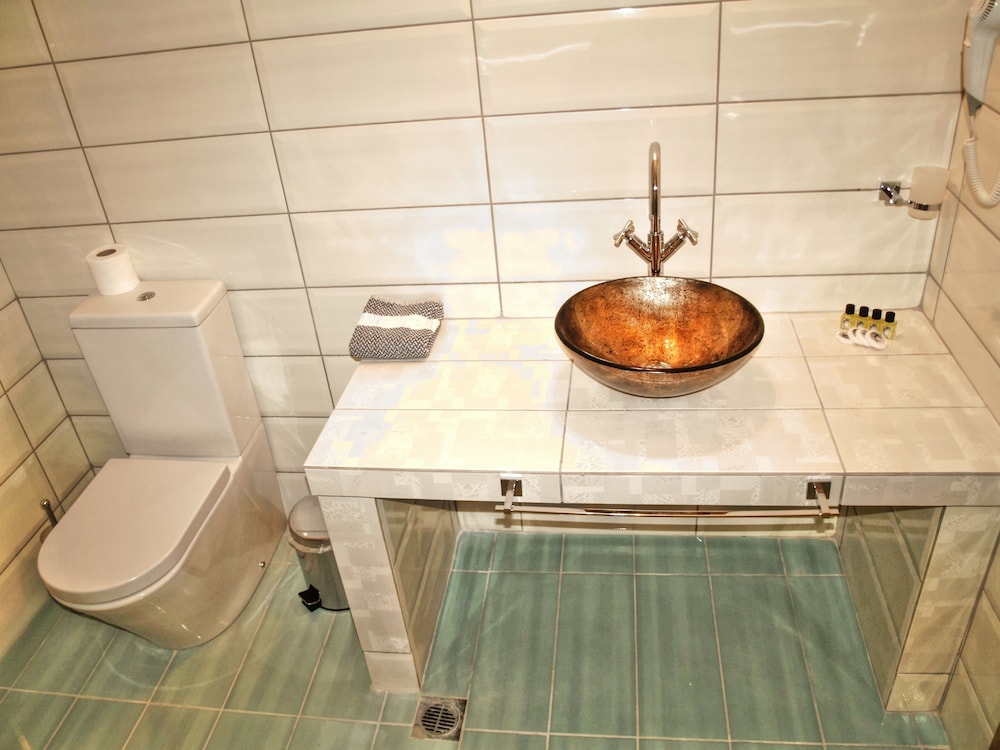 Maranton Beach Hotel 40/55