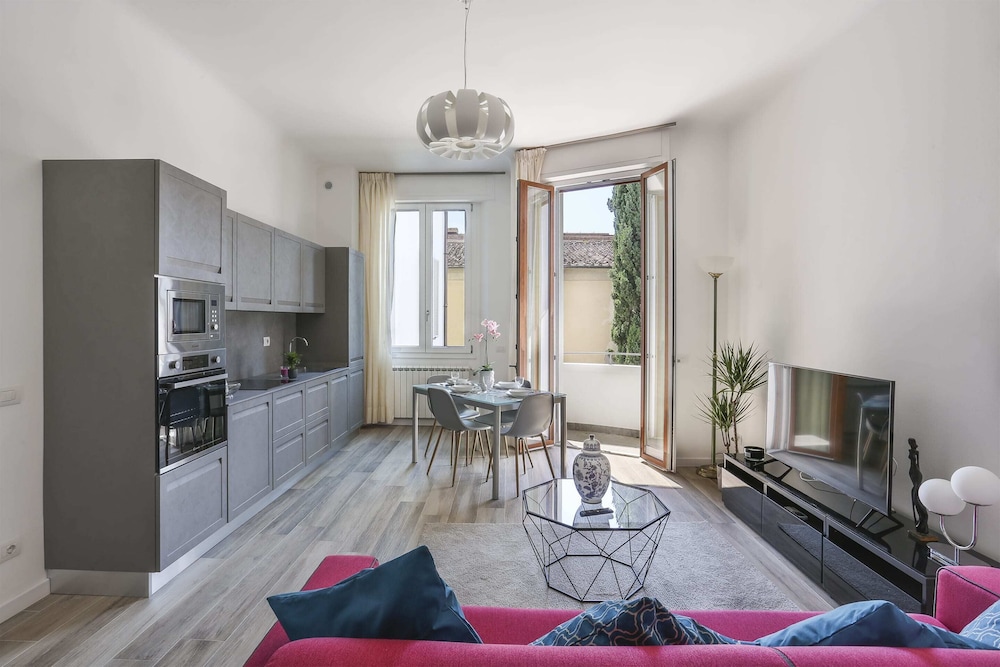Florence Apartment Great Location - Hosted by Sweetstay 9/14