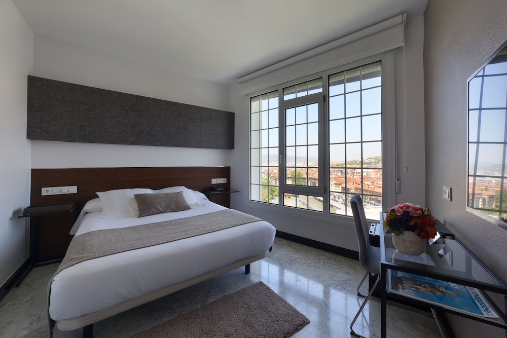 Hotel Avenida 25/62