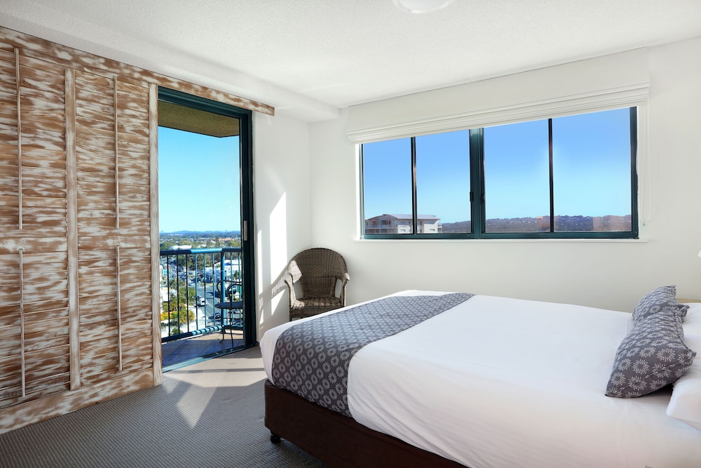 PENINSULAR BEACHFRONT RESORT 17/69