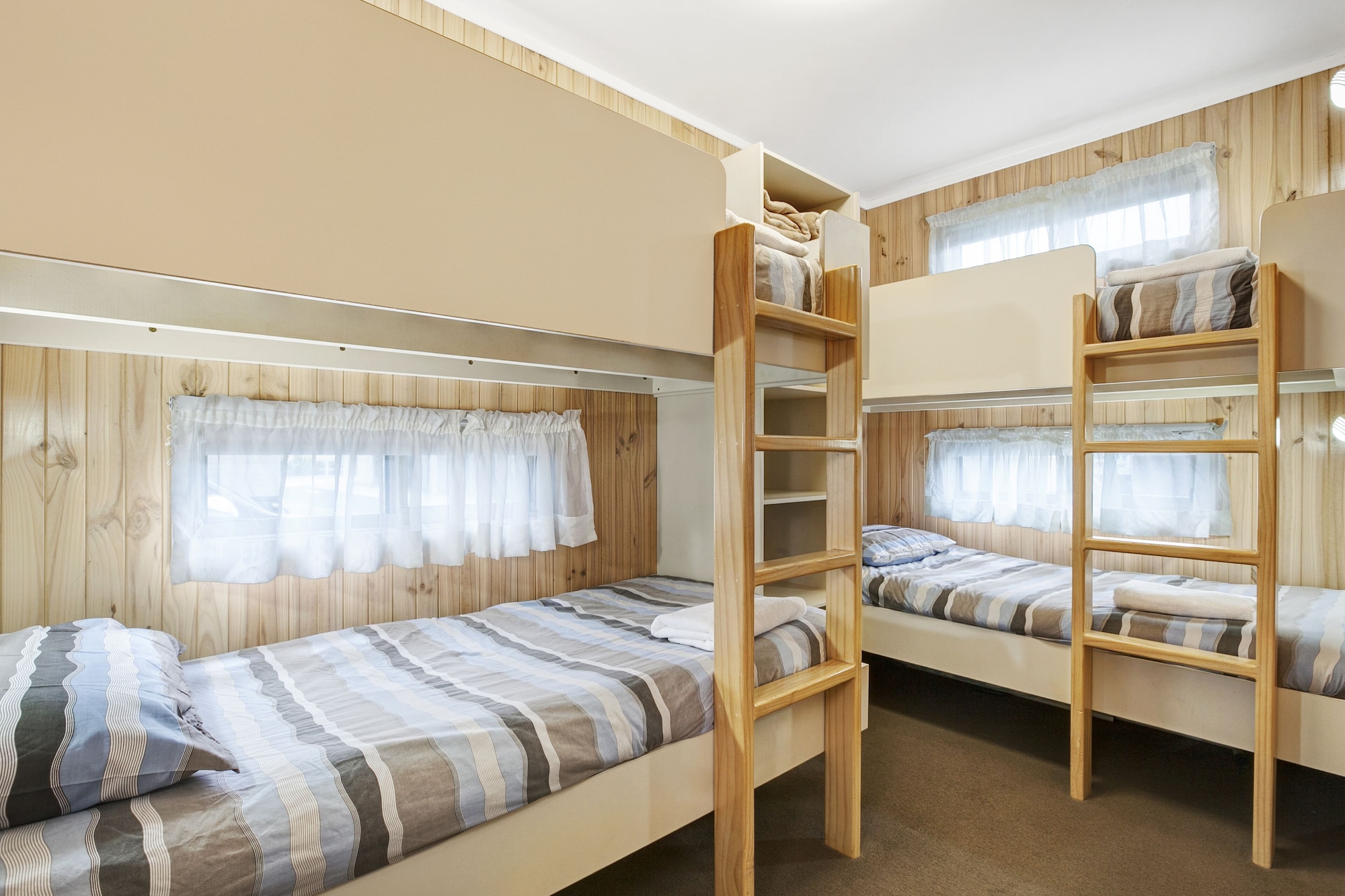 Cabin, 1 Queen and 2 Bunk Beds, Garden Access