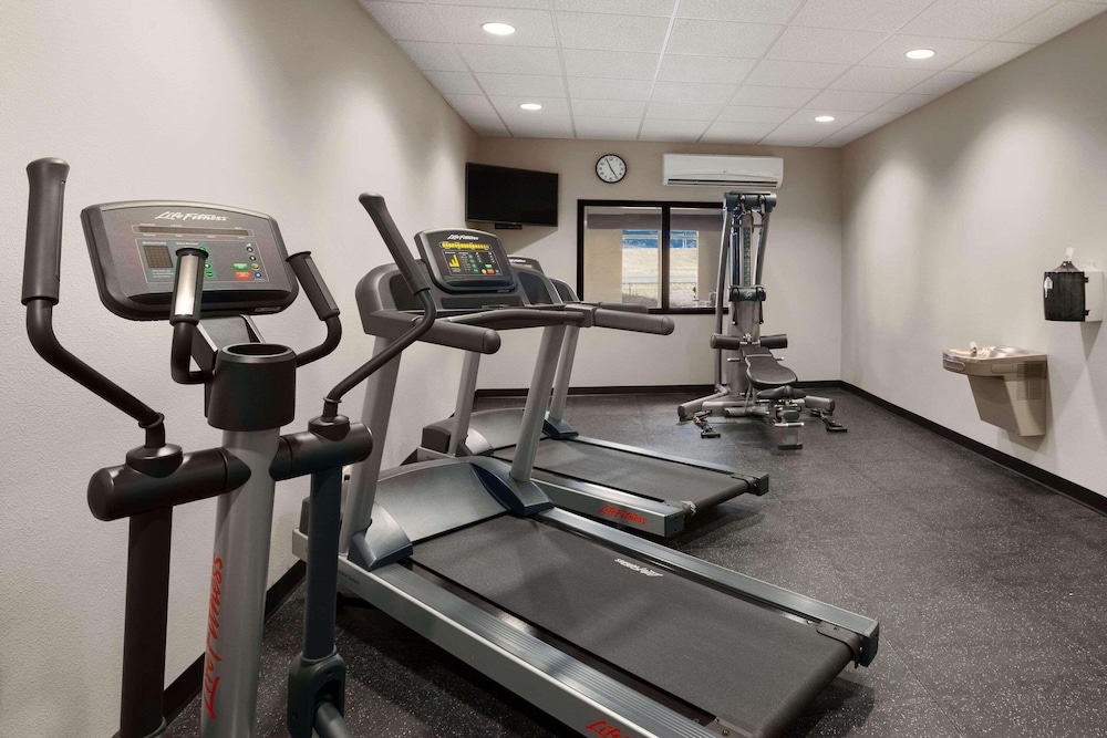 Country Inn & Suites by Radisson, Bozeman, MT 19/38