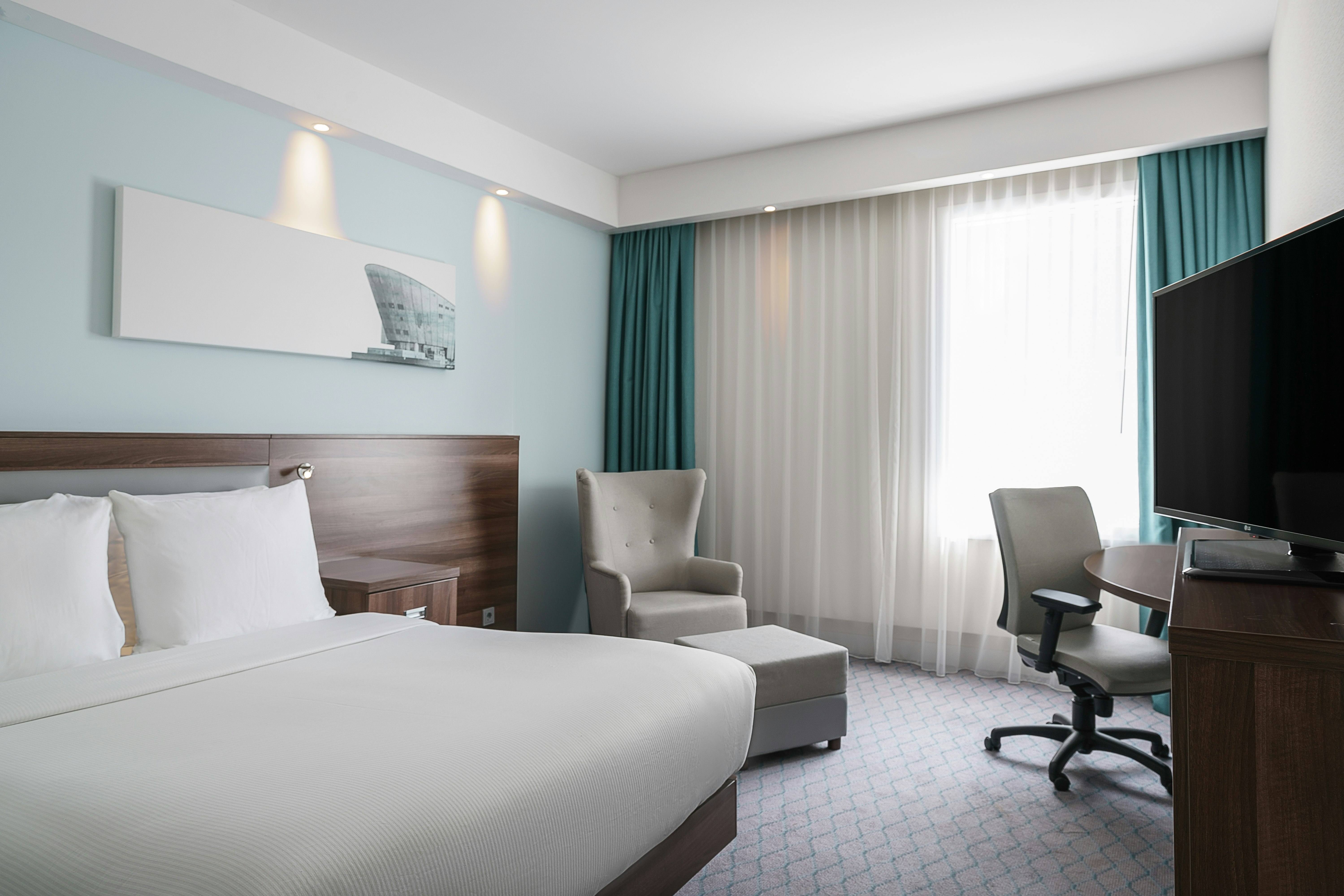 ROOM, QUEEN BED