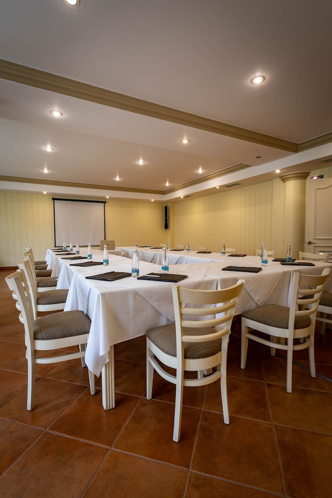 Excelaris Grand Resort Conventions & Spa 55/71