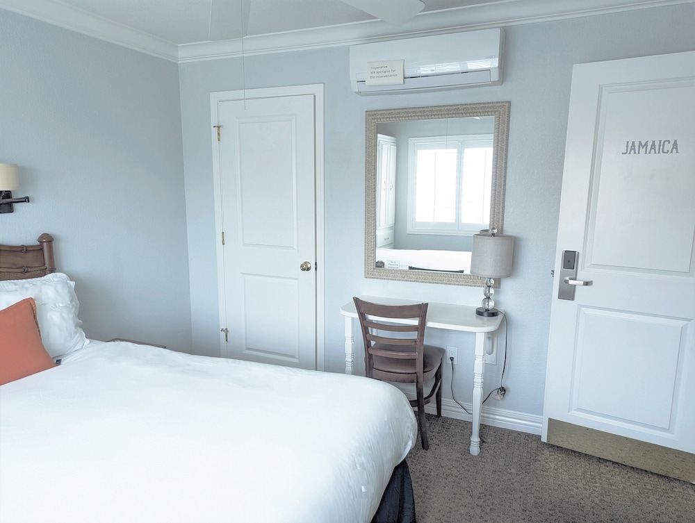 Capitola Hotel 7/50