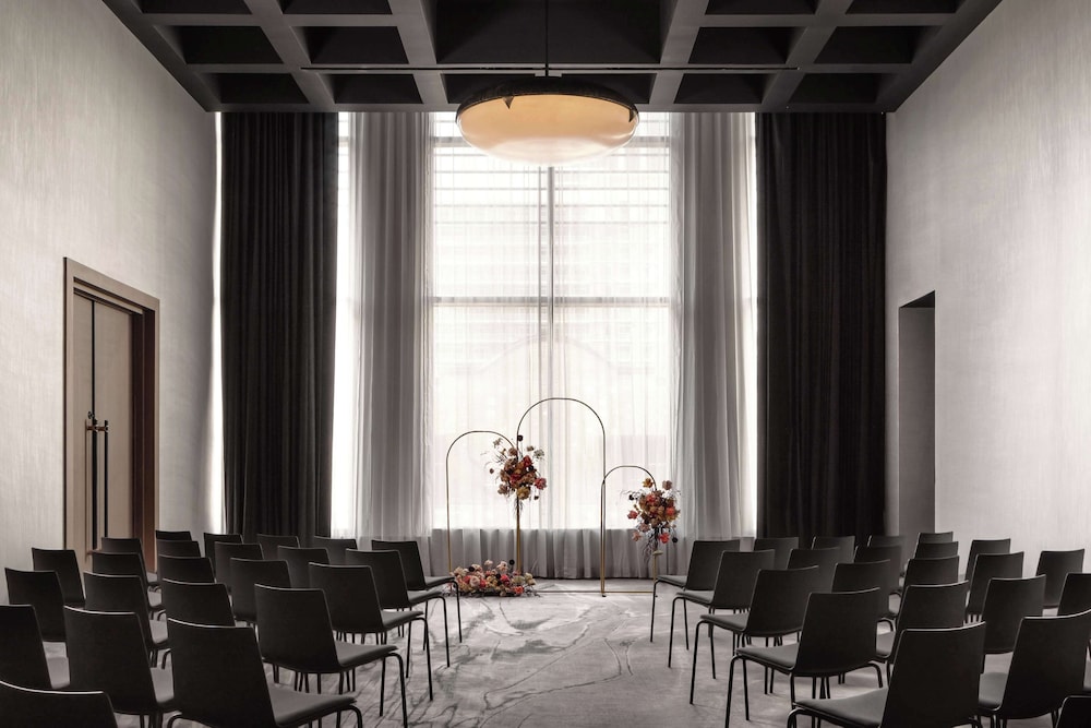 Thompson Austin 54/57