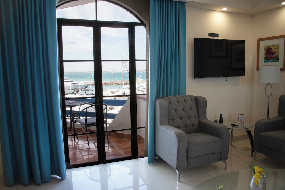 The Westmarine Waterfront Hotel 39/61