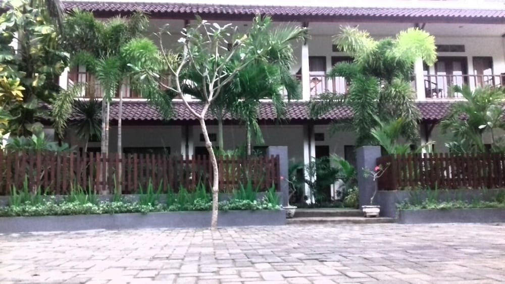 Friends Beach Hotel 8/38