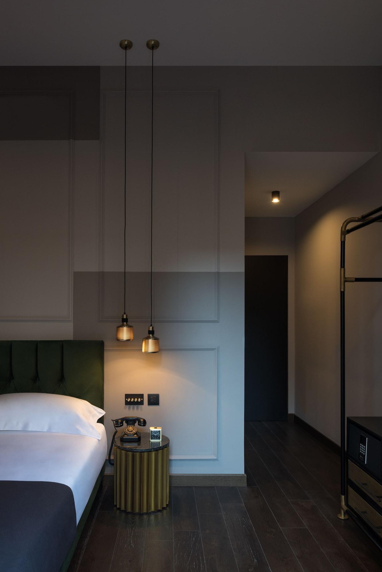 Solo Pad, French Bed