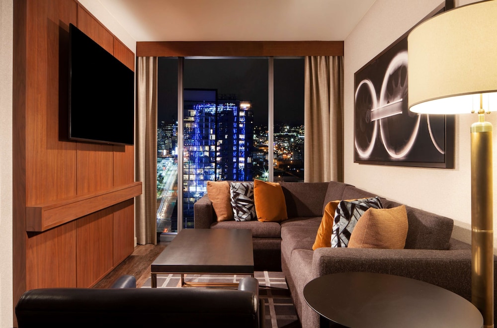 Grand Hyatt Nashville 37/73