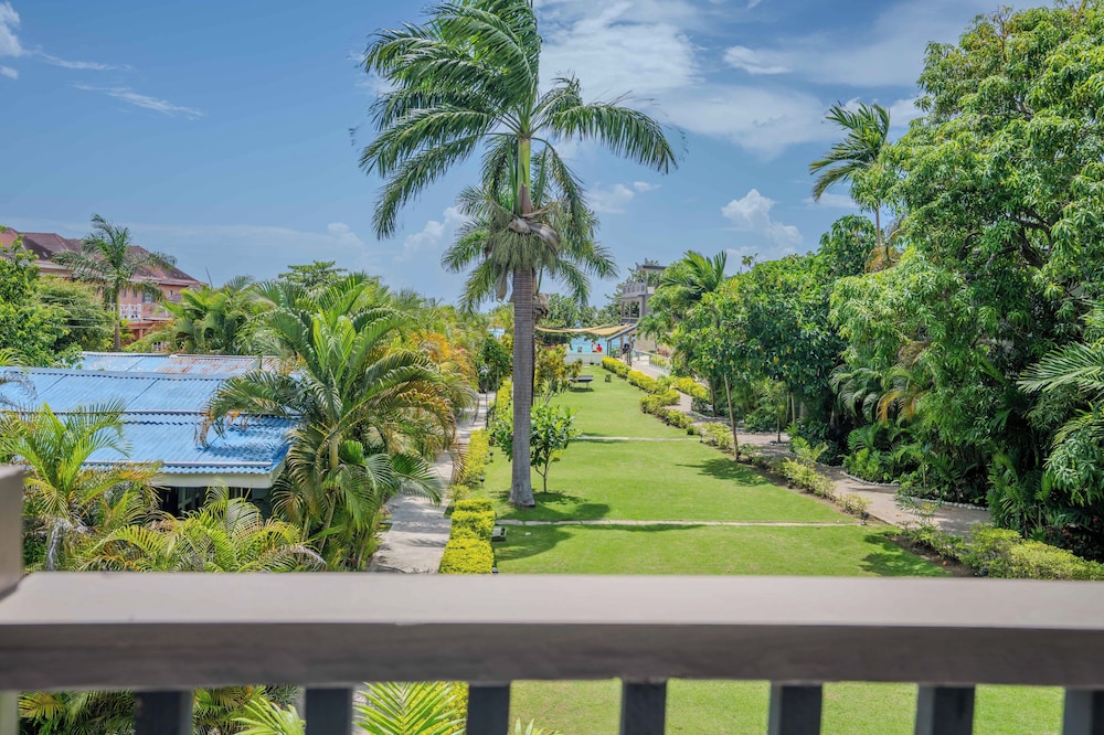 Travellers Beach Resort 55/61