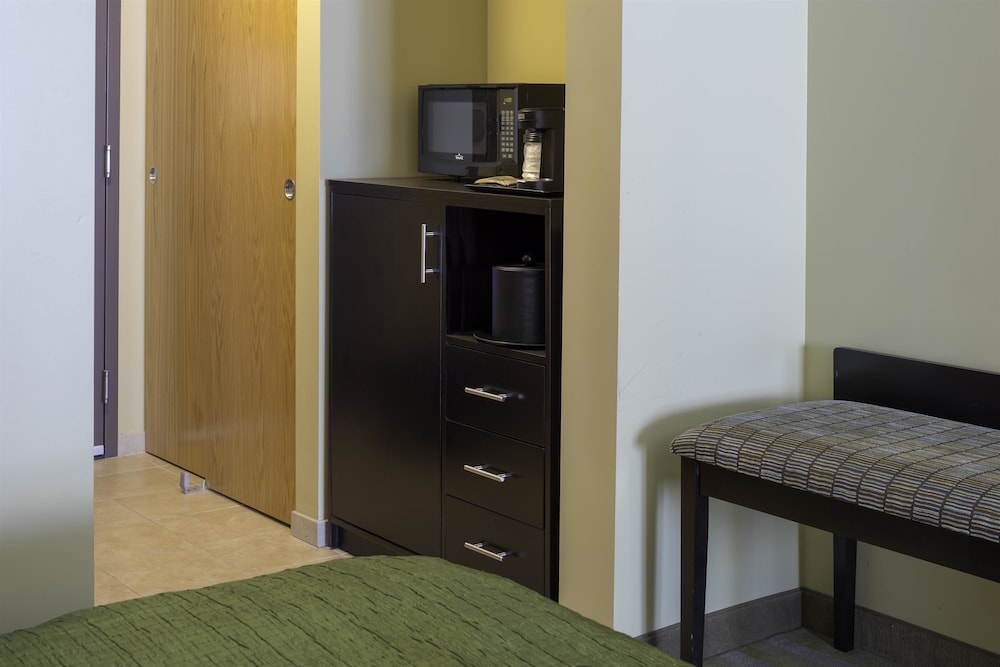 Best Western Plus Franciscan Square Inn and Suites Steubenville 15/47
