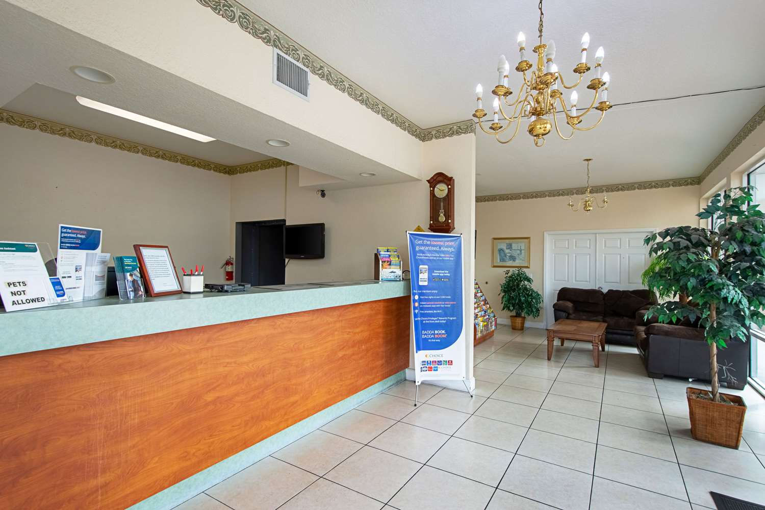 Econo Lodge Inn & Suites Clearwater Central 7/26