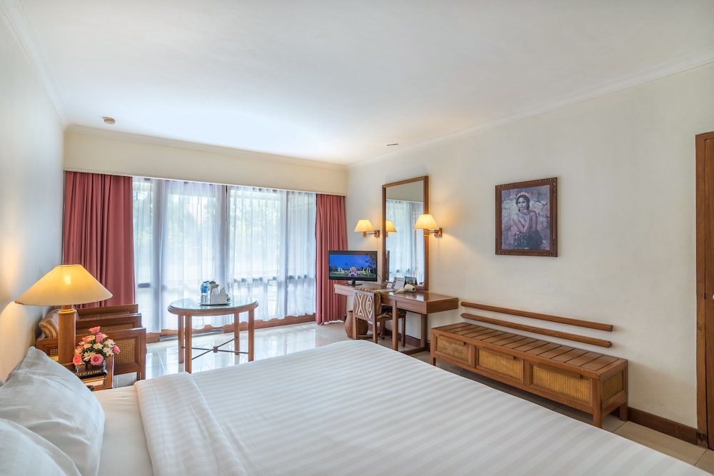 Bali Beach Hotel 9/50