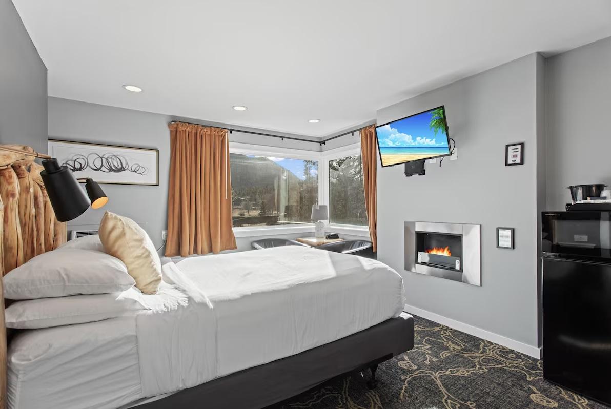 Discovery, Queen Bed, Balcony