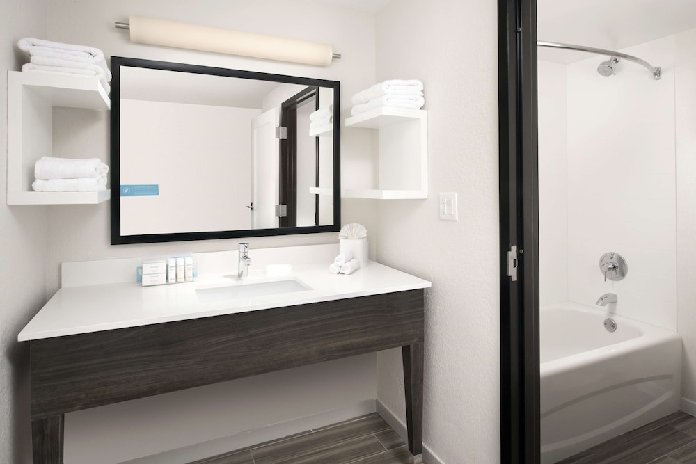 Hampton Inn & Suites Anaheim - Garden Grove 17/44