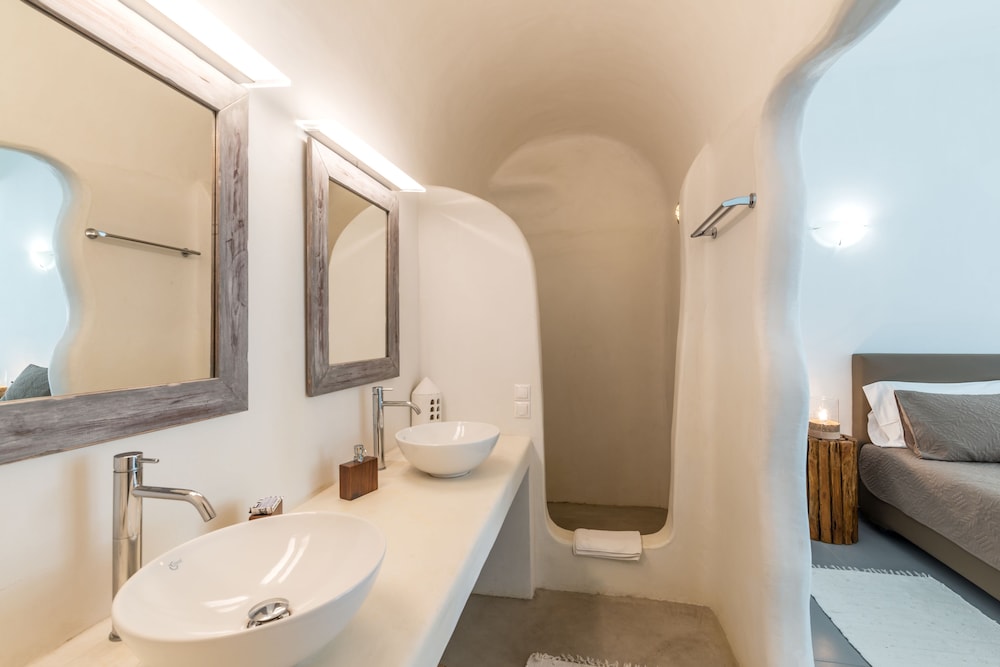 Elenis Village Suites 40/46