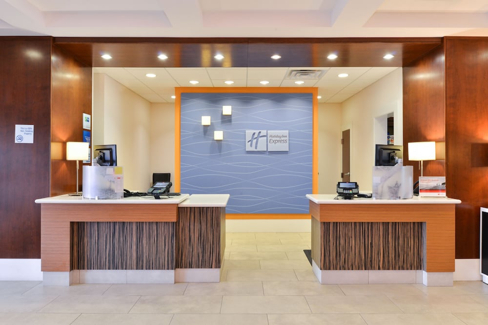 Holiday Inn Express Hotel and Suites Terre Haute 4/73